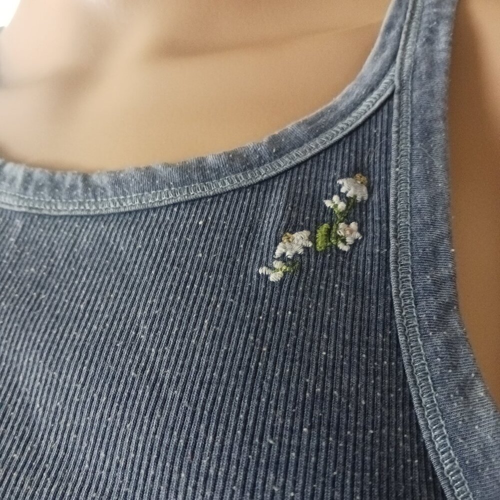 AE Cropped Tank Top - Picture 3 of 3